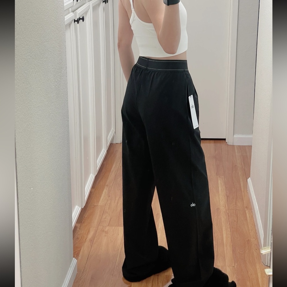 ALO Yoga Black High-Rise Wide Leg Pants - Picture 3 of 4